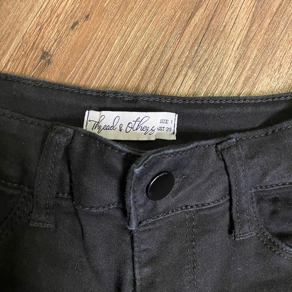 Skinny and super comfortable black
jeans.